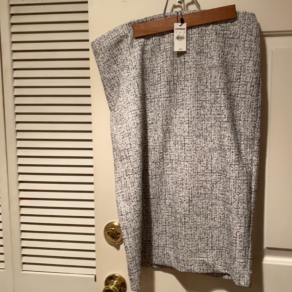 Express polyester/cotton/spandex stretch pencil skirt